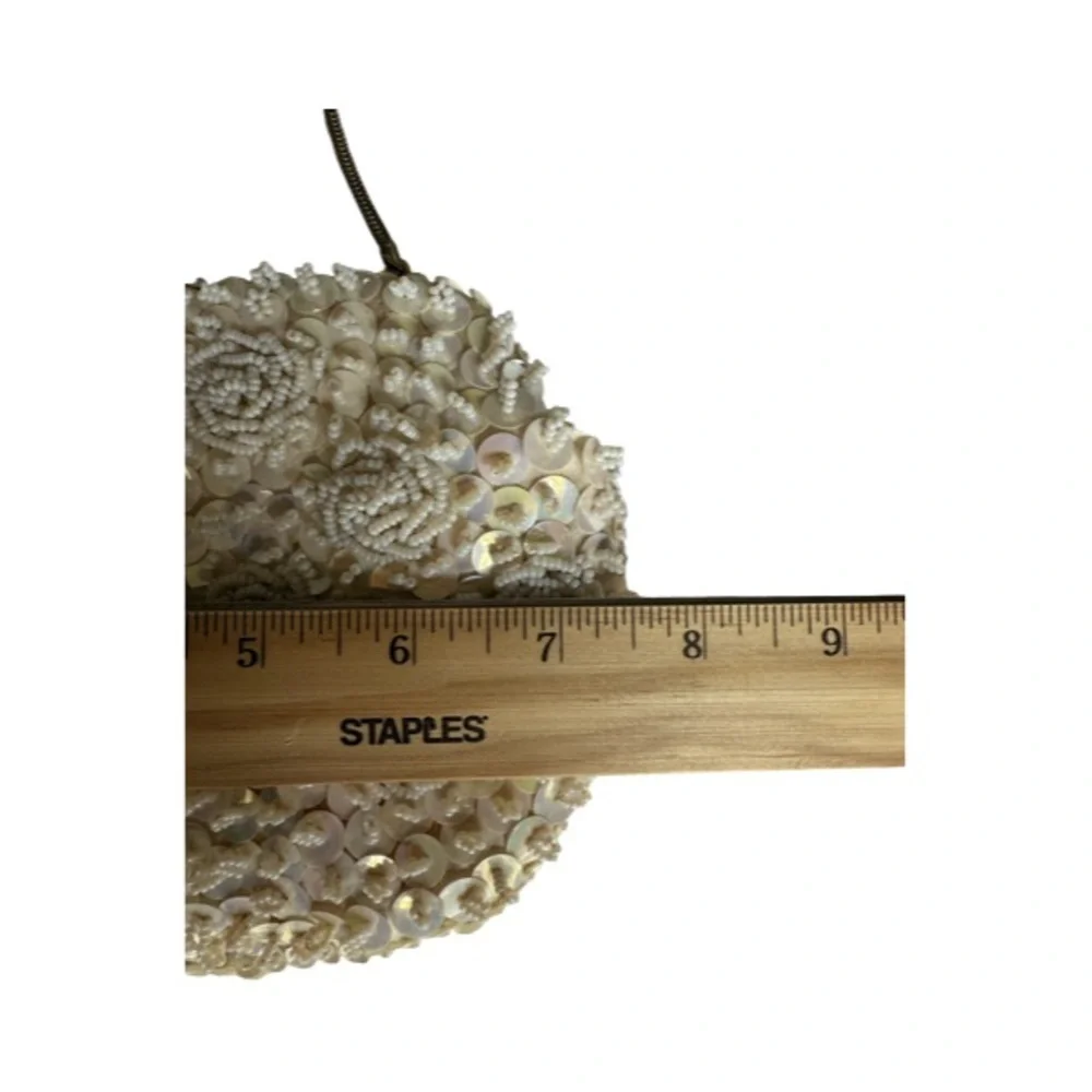 Vintage Elegant Cream Beaded and Sequined Evening Bag made in Hong Kong - Picture 6 of 8